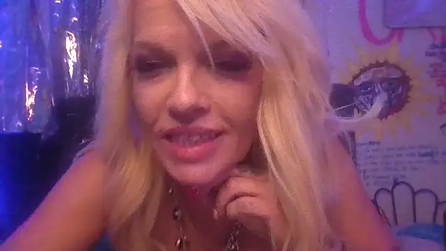 marilyn420 Adlı Modelin Canlı XXX Sohbeti