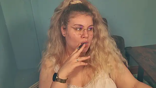 צ'אט XXX בשידור חי של Allyy_baby