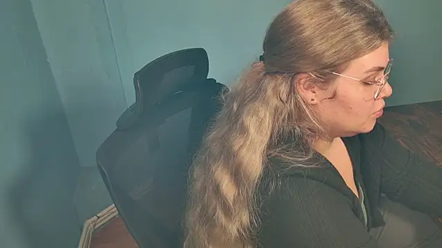 Chatroom XXX en direct de Allyy_baby