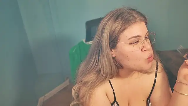 צ'אט XXX בשידור חי של Allyy_baby