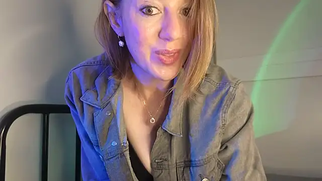 TopsyWilde Webcam Show