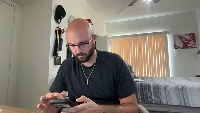 Fuzzyfuzbear Pertunjukan Webcam