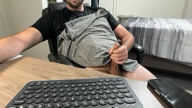 Fuzzyfuzbear – webcam-show