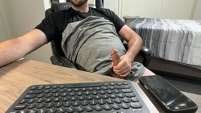 Fuzzyfuzbear – webcam-show