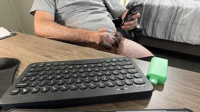 Fuzzyfuzbear's Webcam Show