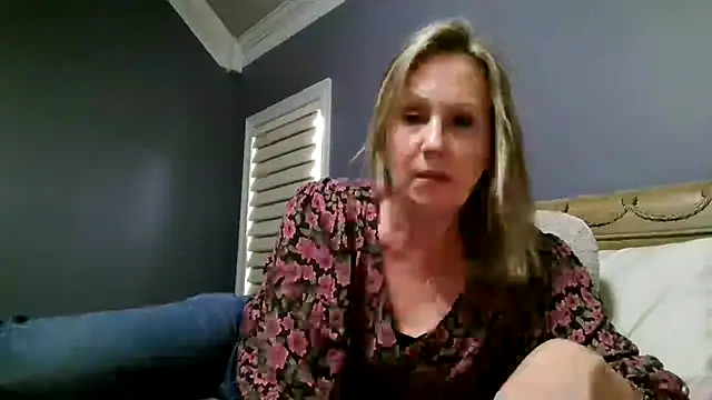 Lisaisluscious: вебкам-шоу