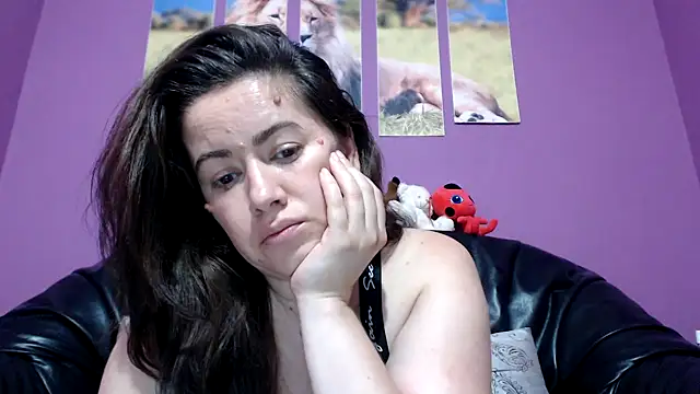 Show modela gldsquirt23 na web-kameri
