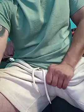 Pokazy przed kamerką – Horny_Straight_Guy