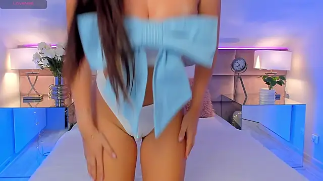 Show modela MiaMuse na web-kameri