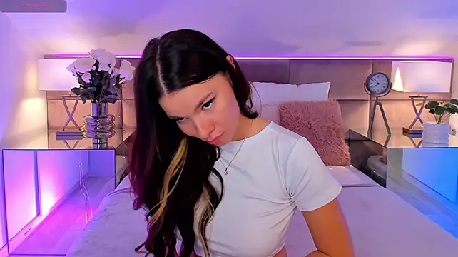 Show modela MiaMuse na web-kameri