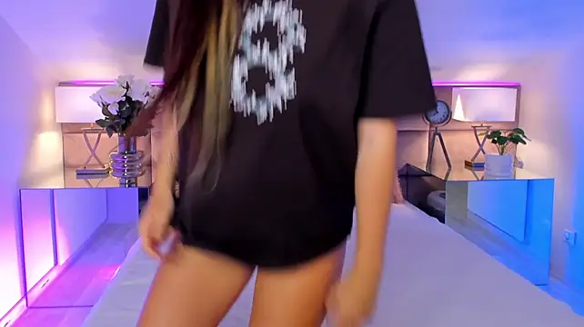 Show modela MiaMuse na web-kameri