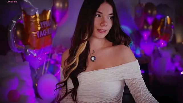 Show modela MiaMuse na web-kameri