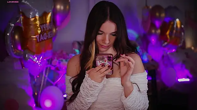 Show modela MiaMuse na web-kameri