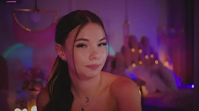 Show modela MiaMuse na web-kameri
