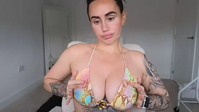 Pokazy przed kamerką – LibbyLoveHeartx