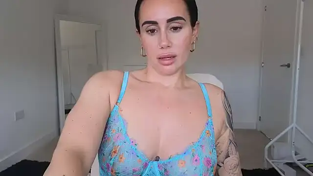 LibbyLoveHeartx's Webcam Show