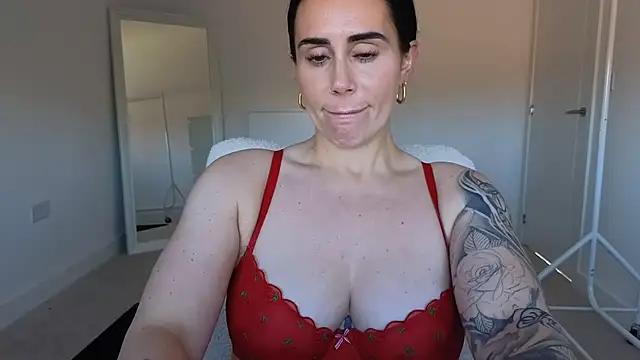 LibbyLoveHeartx Adlı Modelin Canlı XXX Sohbeti