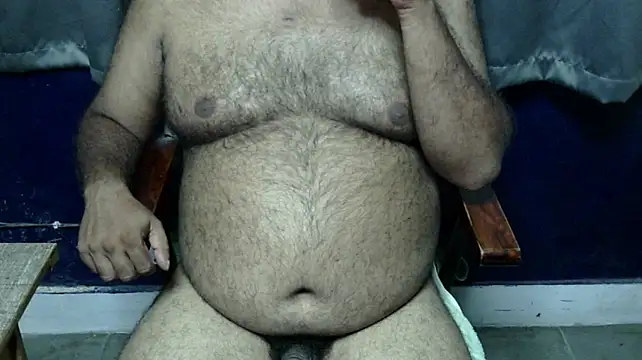 Show modela hairysubcub_70 na web-kameri