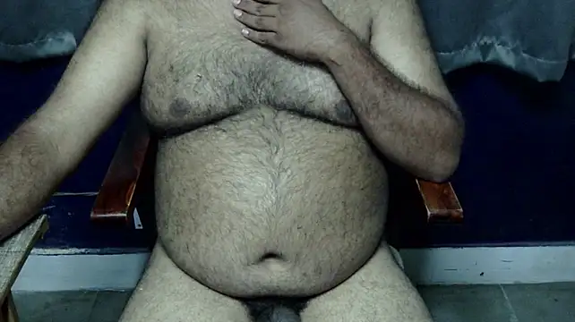 Show modela hairysubcub_70 na web-kameri