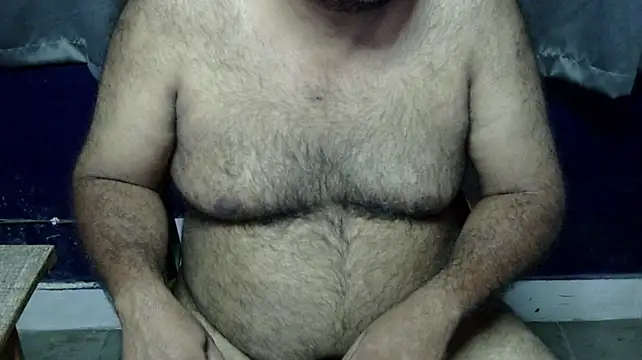 Show modela hairysubcub_70 na web-kameri