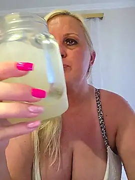 Mayci1984 লাইভ XXX চ্যাট