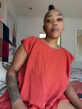 sexyTHANDO: διαδικτυακό σόου στην κάμερα