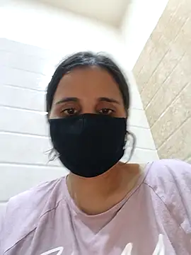 tinaarora Adlı Modelin Canlı Sohbet Odası