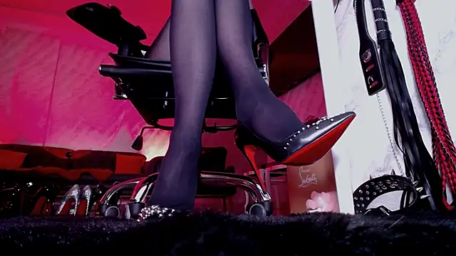 FinDomGod's Webcam Show