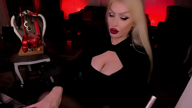 FinDomGod Chat XXX in diretta