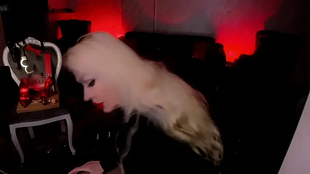 FinDomGod Chat XXX in diretta