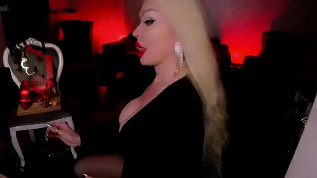 FinDomGod Live XXX Chat