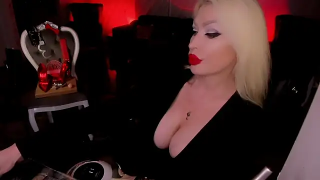 FinDomGod's Live XXX Chat