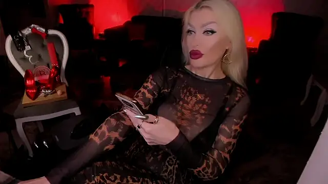 FinDomGod's Live XXX Chat