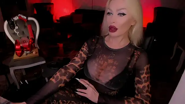 FinDomGod's Live XXX Chat