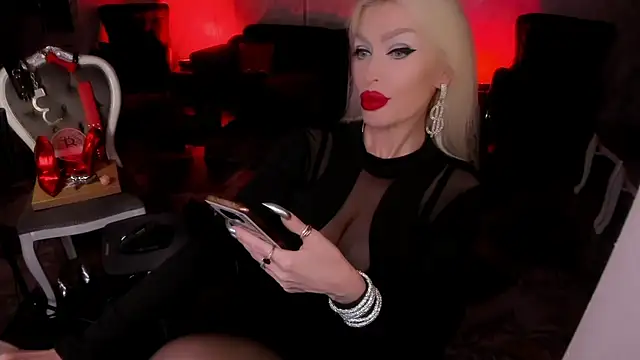 FinDomGod Adlı Modelin Canlı XXX Sohbeti