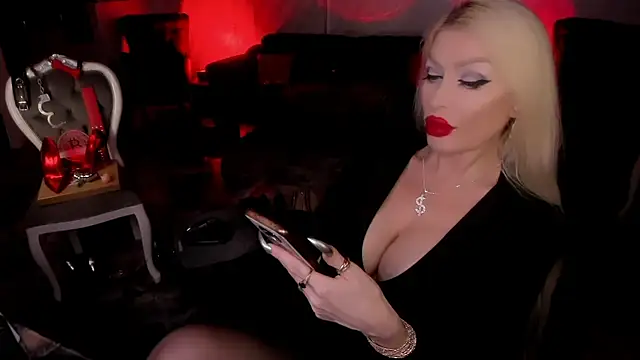 XXX chat uživo modela FinDomGod