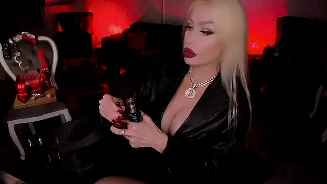 FinDomGod live XXX chat