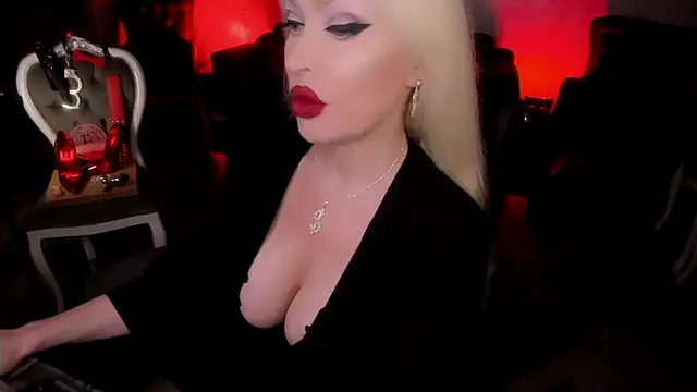 FinDomGod Adlı Modelin Canlı XXX Sohbeti