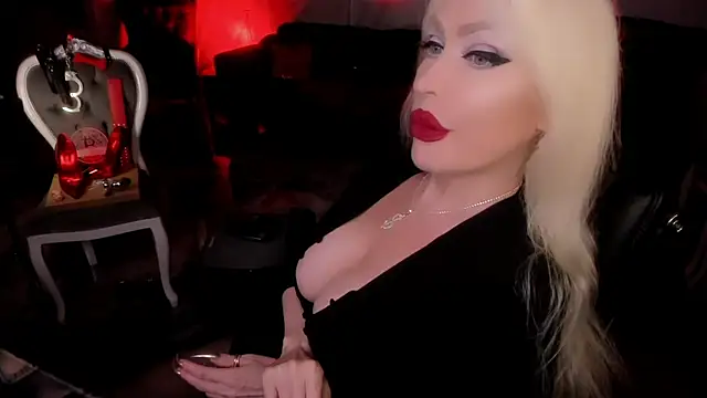 FinDomGod's Live XXX Chat