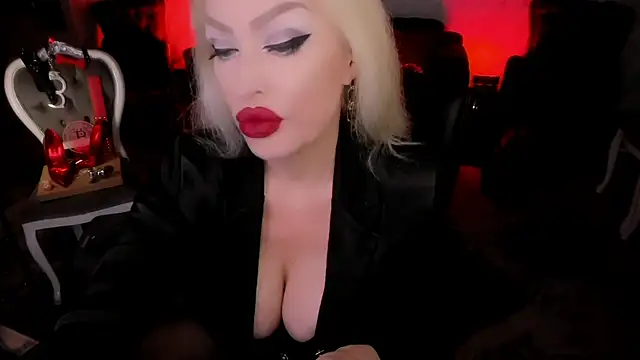 FinDomGod Live XXX-Chat