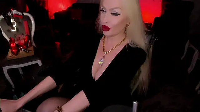 FinDomGod Chat XXX live