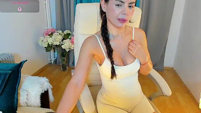 SeductiveBella Show in webcam