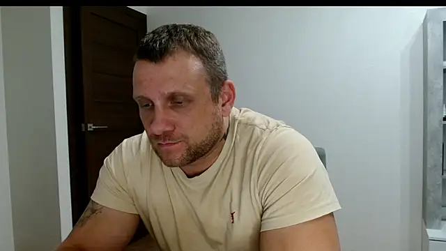 Show modela B-L-O-N-D na web-kameri