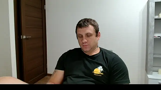Show modela B-L-O-N-D na web-kameri