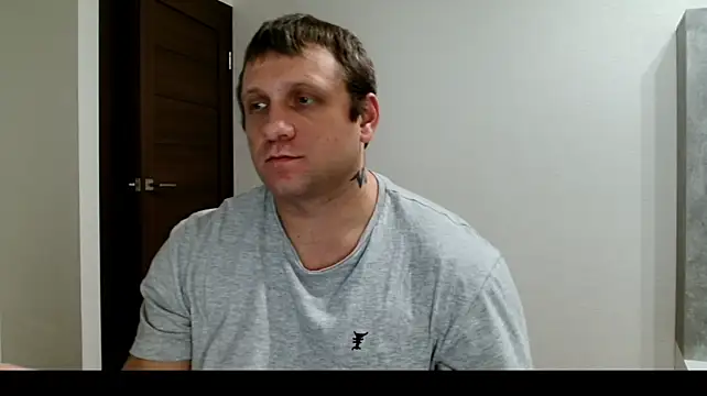 Show modela B-L-O-N-D na web-kameri
