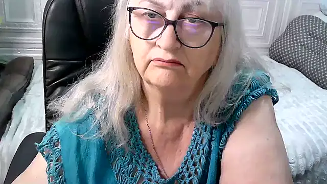 LolkaAlyss: διαδικτυακό σόου στην κάμερα