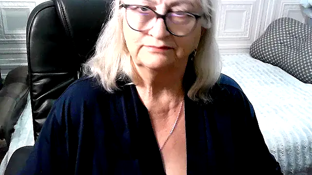 LolkaAlyss Show in webcam