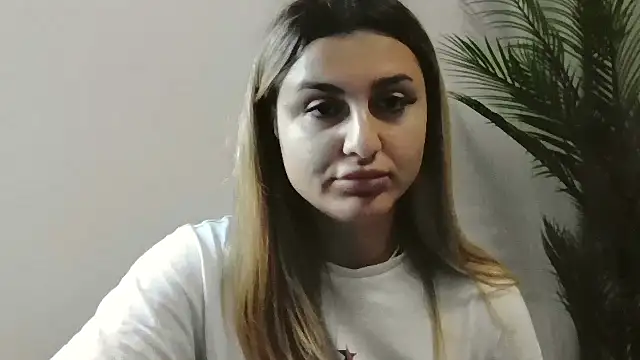 غرفة دردشة NicolePlay المباشرة