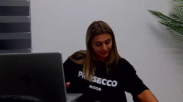 NicolePlay Live XXX-Chat