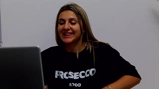 Chat +18 de NicolePlay ao vivo